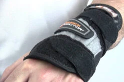 Protège Poignet 3 Straps, Shock Doctor -Martiaux Fitness Magasin protege poignet 3 straps shock doctor 2